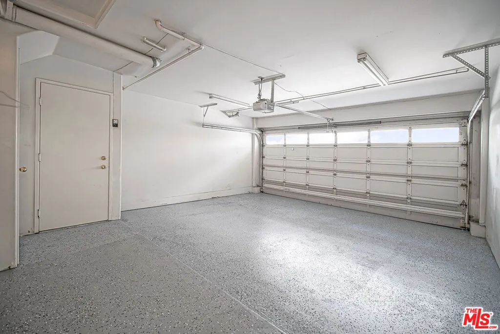 2950 S Bentley Avenue 3, Los Angeles, California 90064 home-pic-28